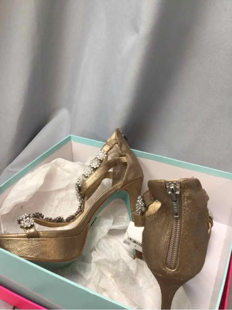 BETSEY JOHNSON SIZE 8 Ladies SHOES