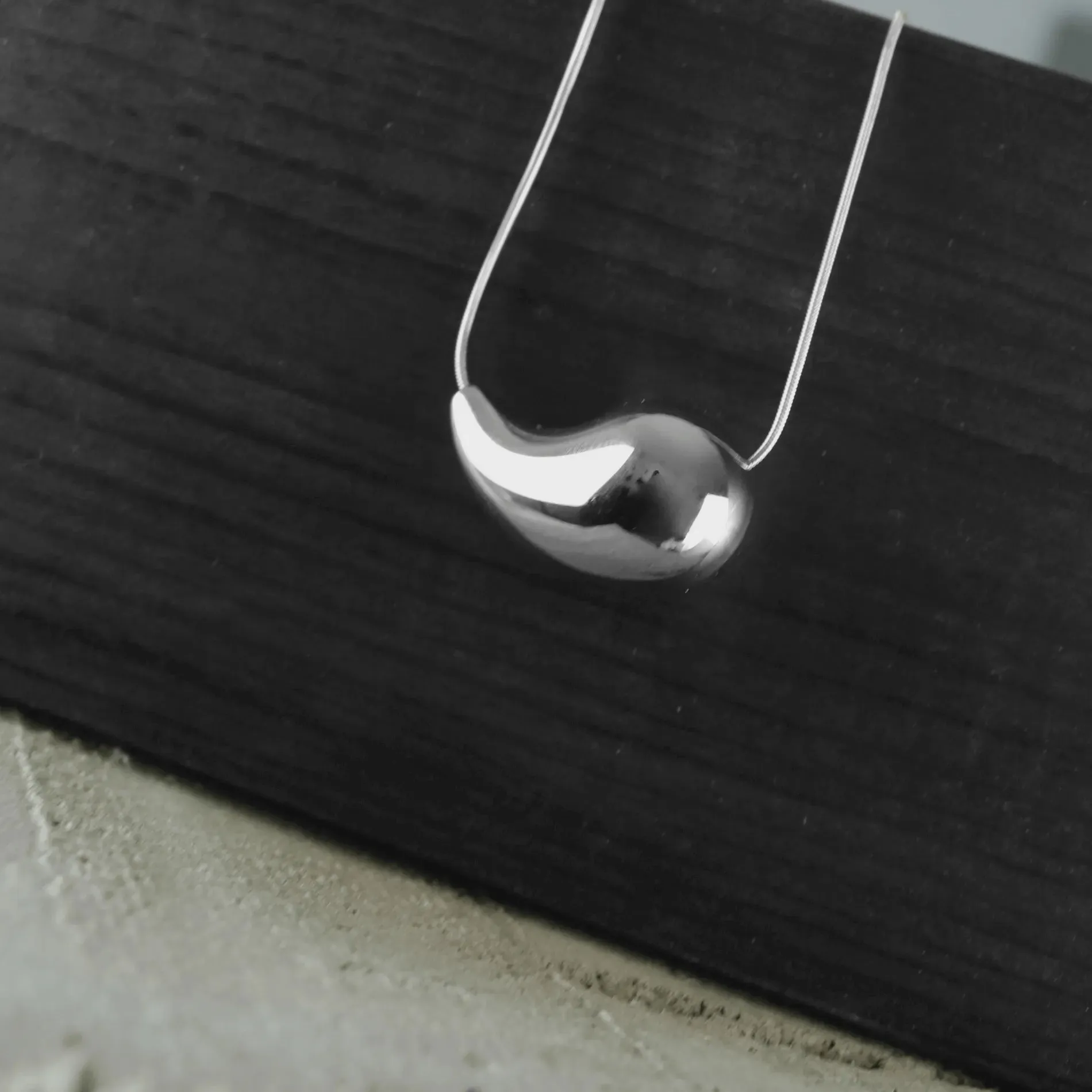 Courage Waterproof Short Paisley Necklace Silver Plating